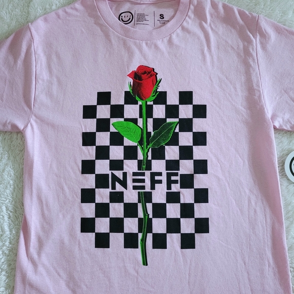 ✨️HP✨️ Neff Checkerboard and Rose🌹Graphic Tee👕 - NWT - Picture 10 of 10